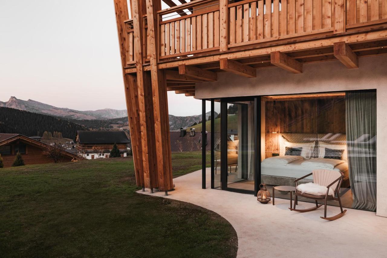Luxury Spa Chalet Lum D'Or セルヴァ・ディ・ヴァル・ガルデーナ エクステリア 写真